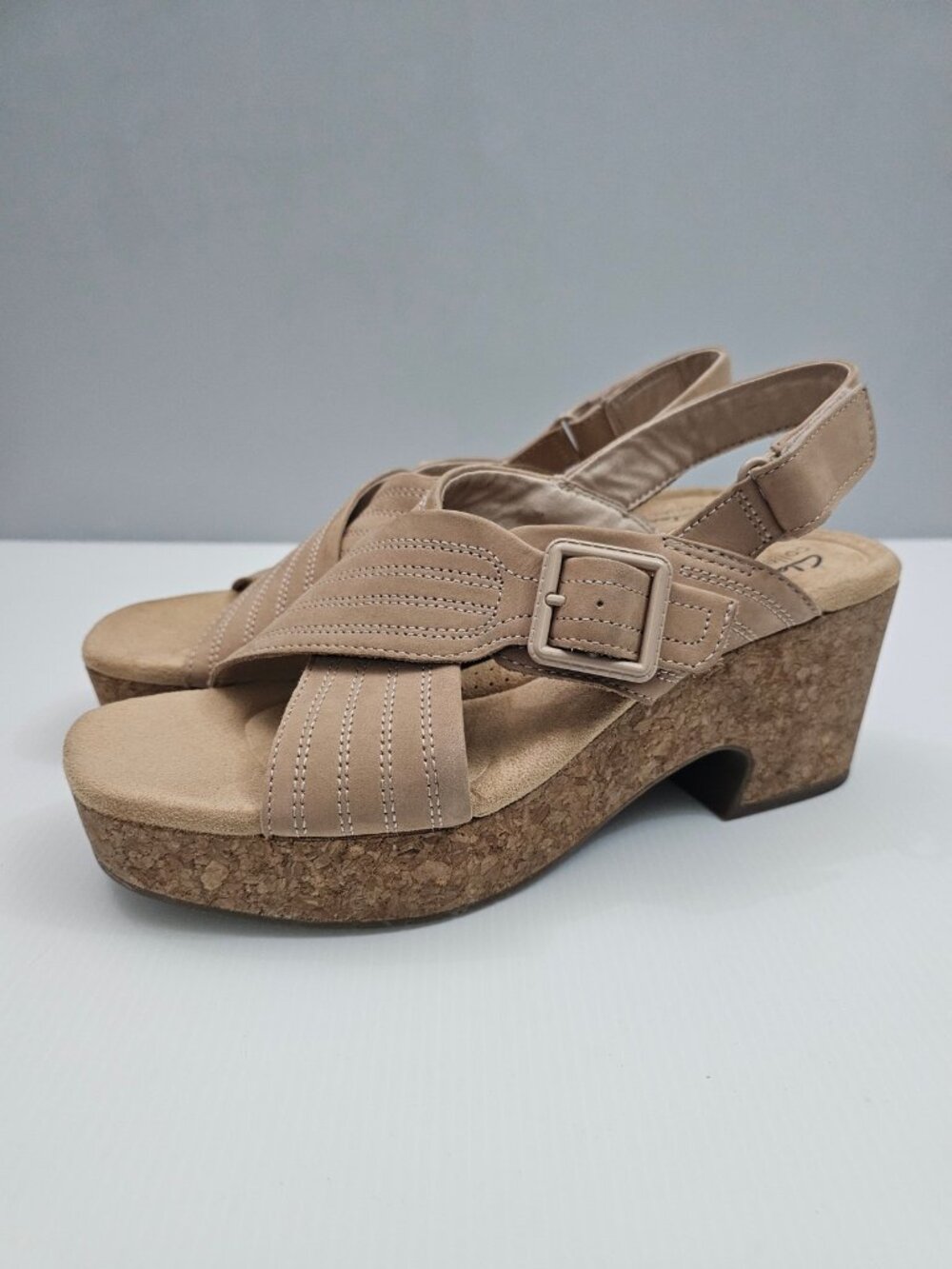 Clarks Nerisa Platform Wedge Sandal Womens 10 Sand Tan Nubuck Comfort Wedge NEW